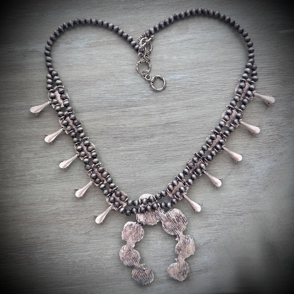 White Howlite Squash Blossom Necklace in Southwestern Navajo Style - Picture 4 of 8